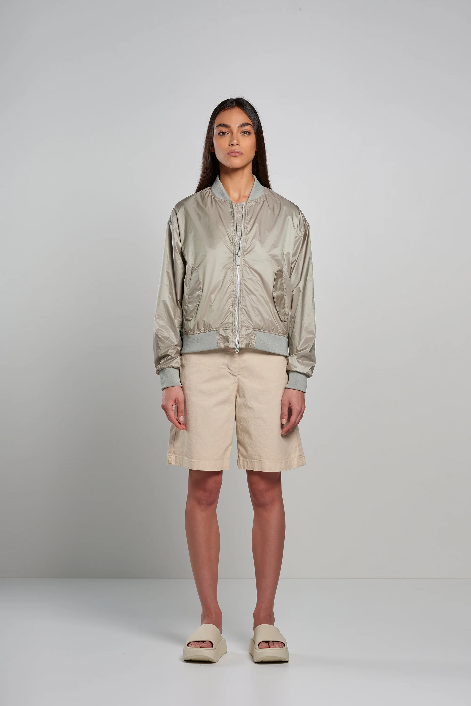 Bomber in Nylon Brillante con Colletto - Image 30