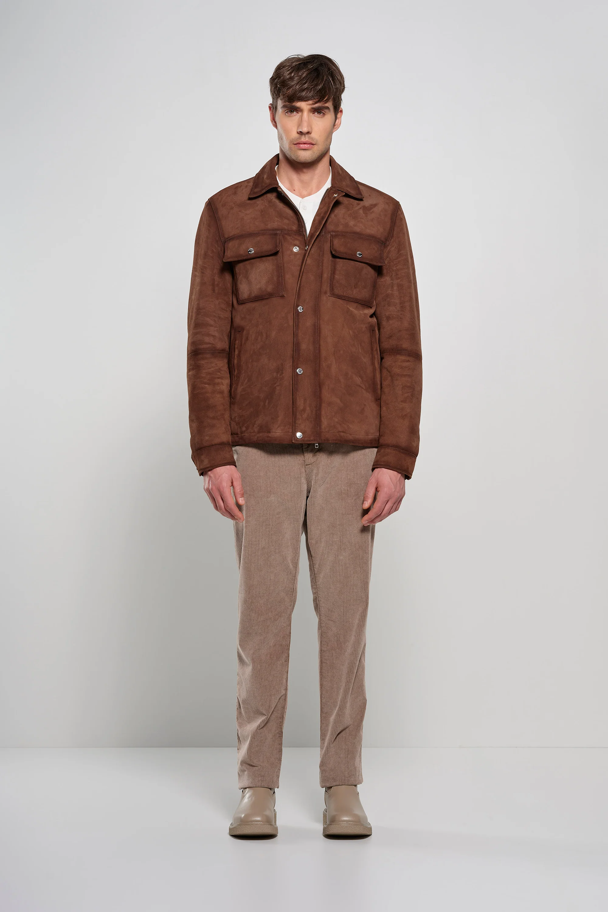 Giacca-camicia in pelle con colletto e tasche - Image 5