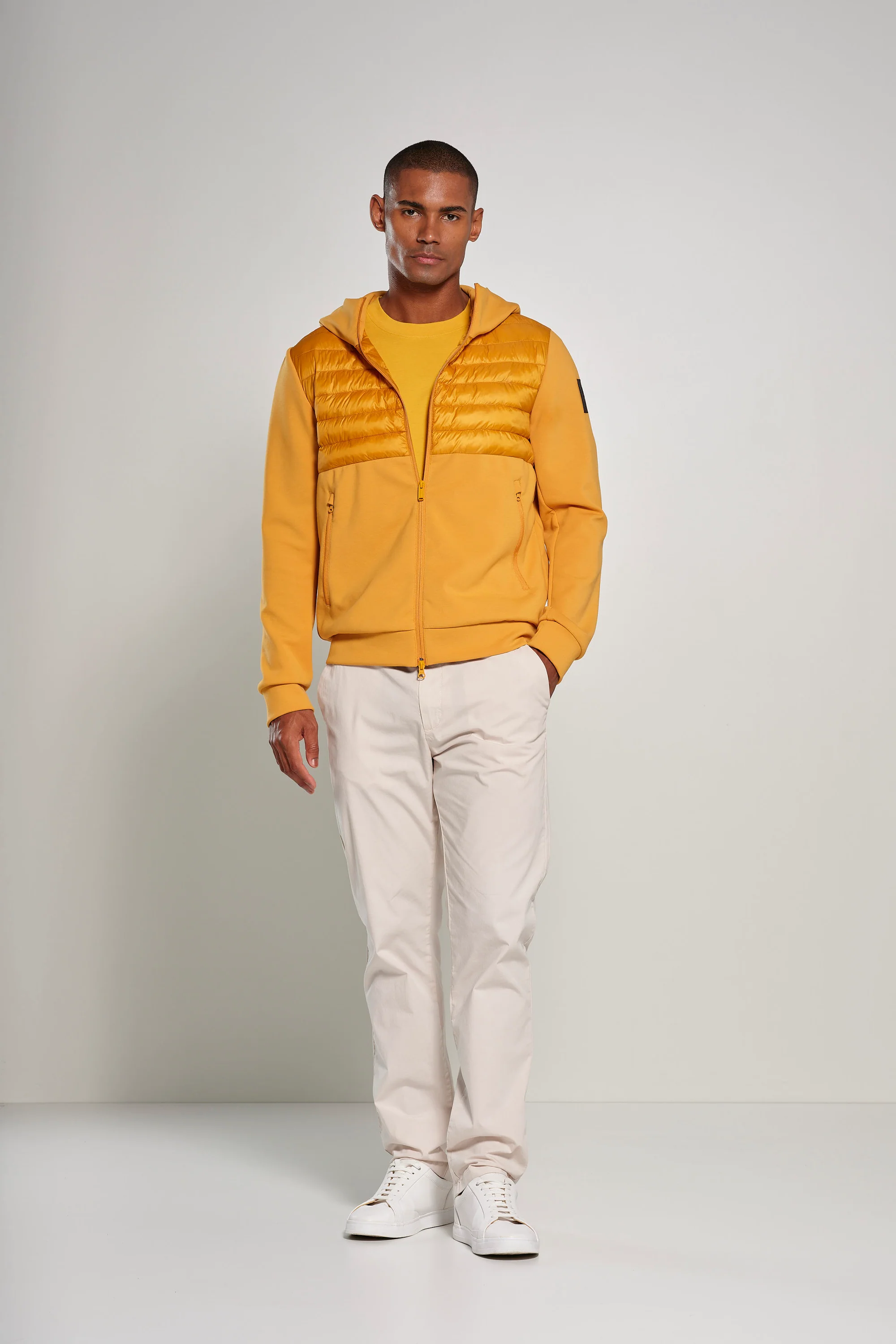 Giacca con cappuccio bimaterica in nylon e maglia - Image 11