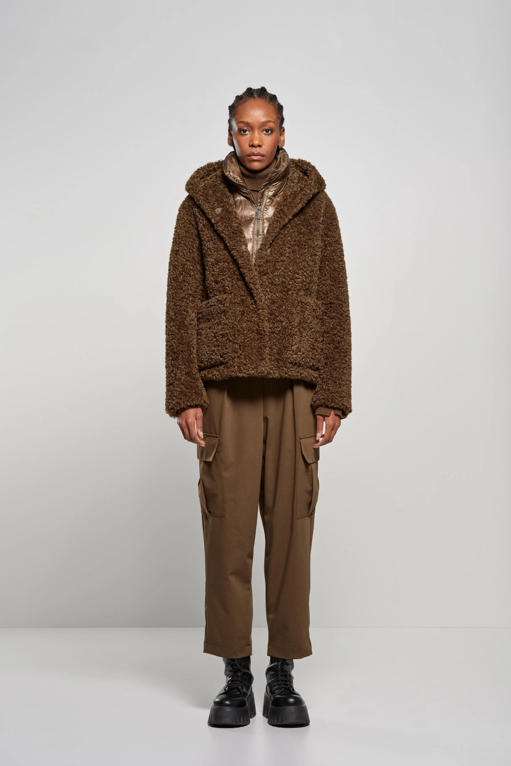 Pantaloni cargo donna in misto lana leggeri stile utility - Image 9