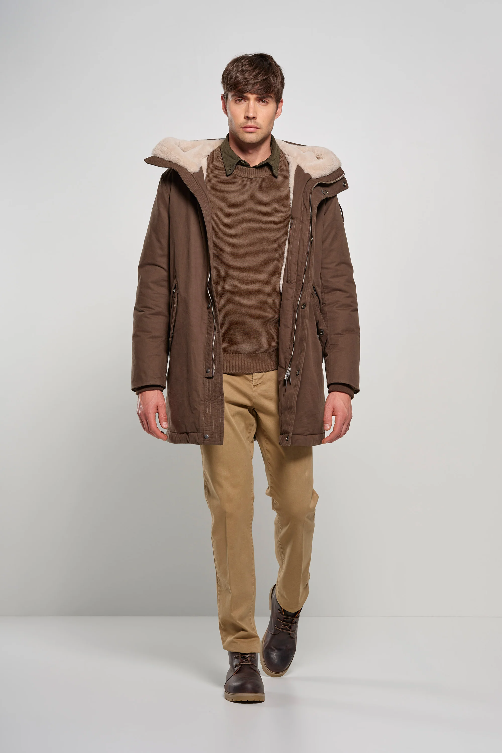 Pantaloni chino slim fit in gabardina stretch - Image 18