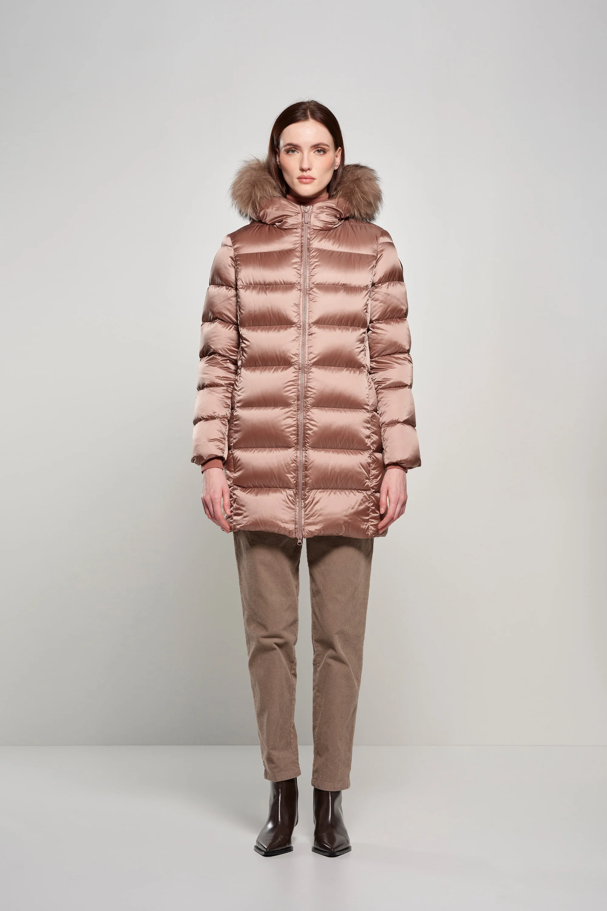 Piumino lungo da donna slim imbottito downproof windproof con cappuccio e pelliccia staccabile - Image 6