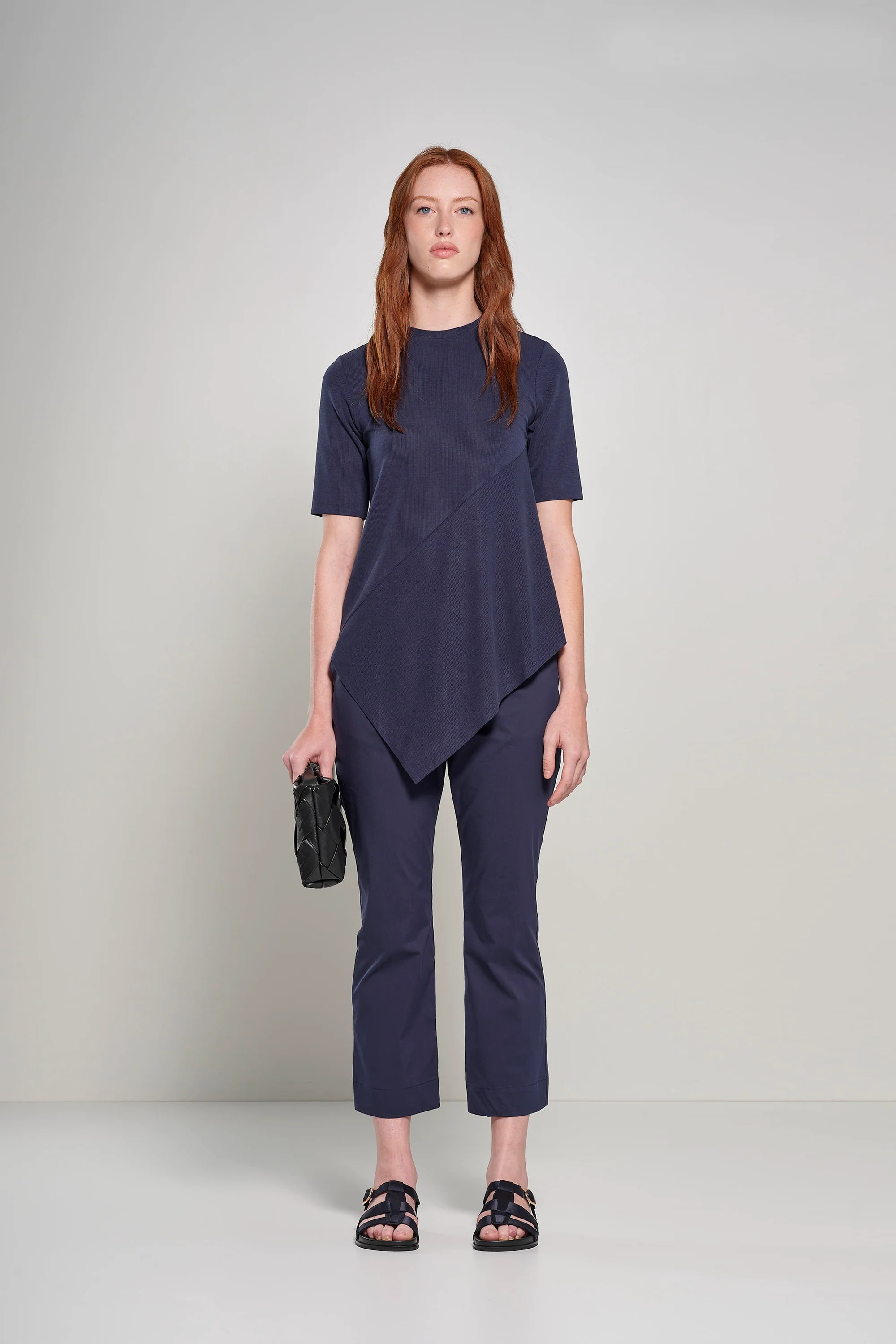 T-shirt con taglio asimmetrico - Image 6